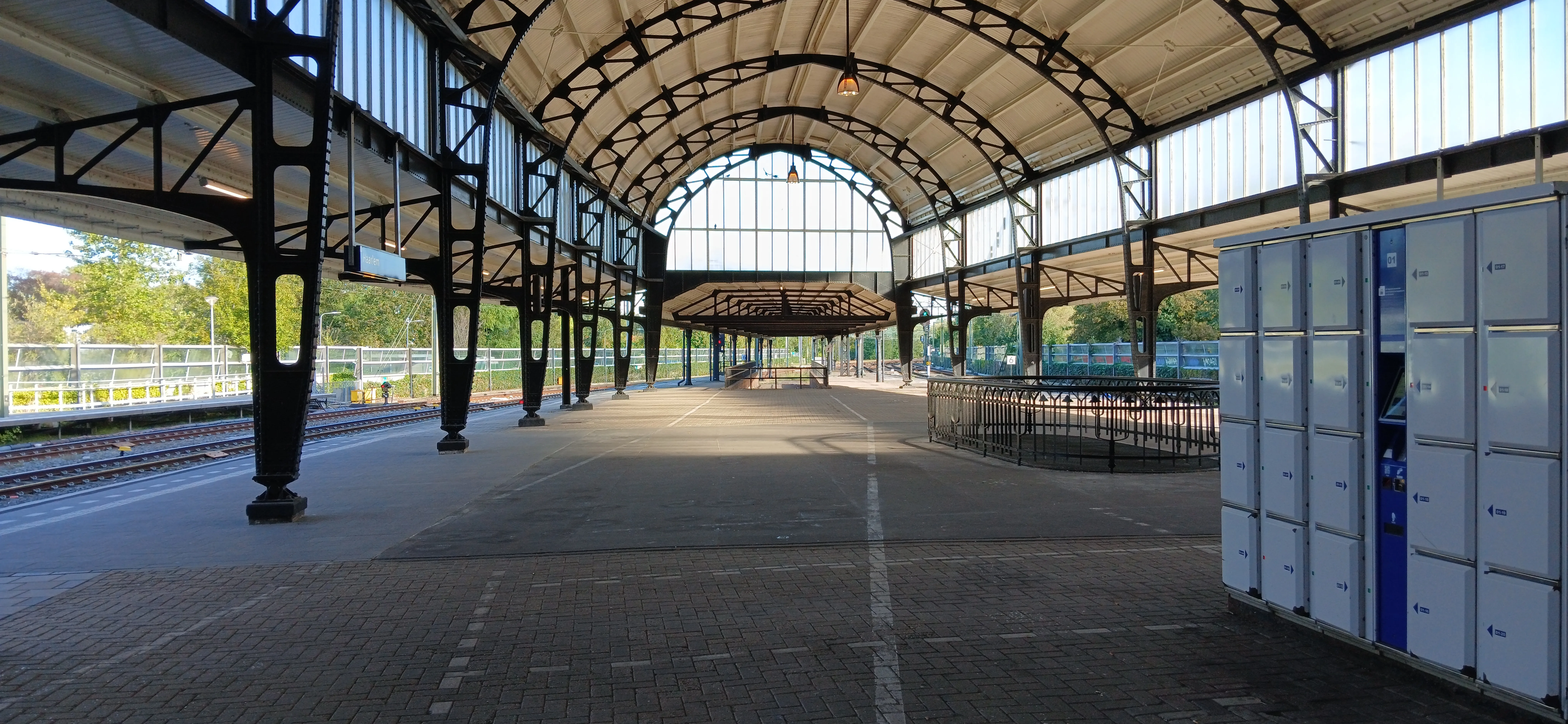 Haarlem Station (2 photos)