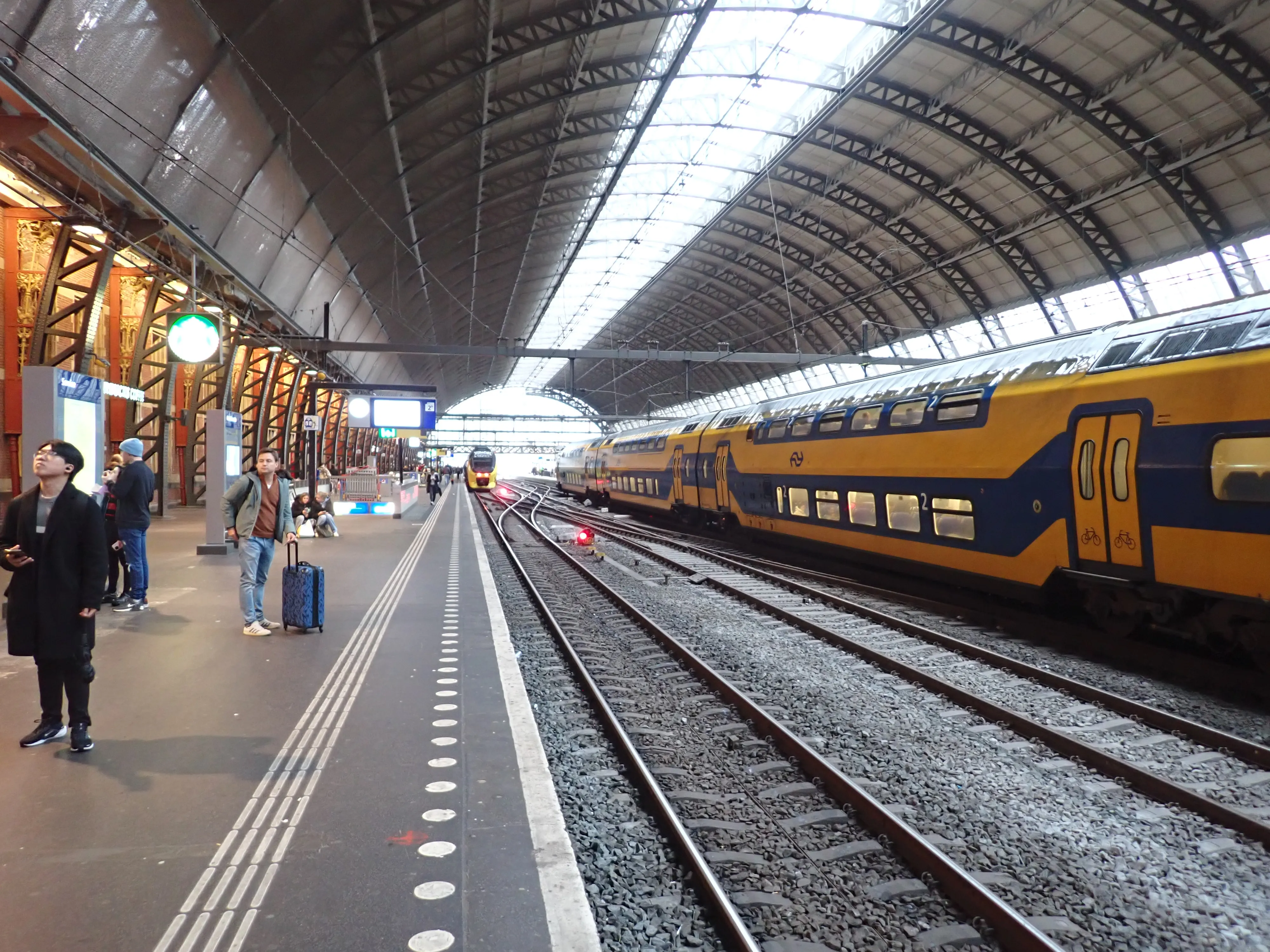 Amsterdam Centraal (2 photos)