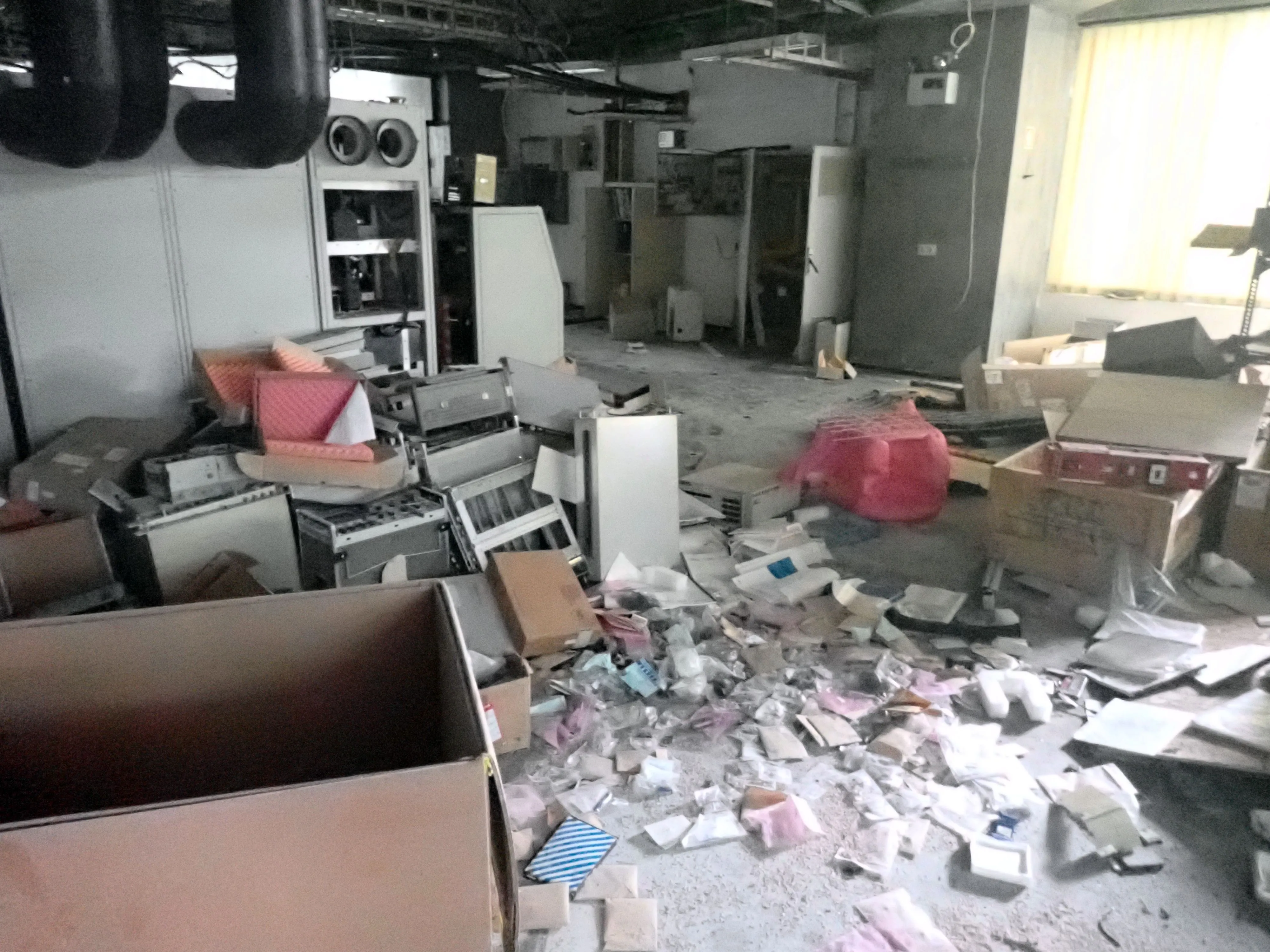 2025-12-08_16.25.26_228.JPG (4000x3000)