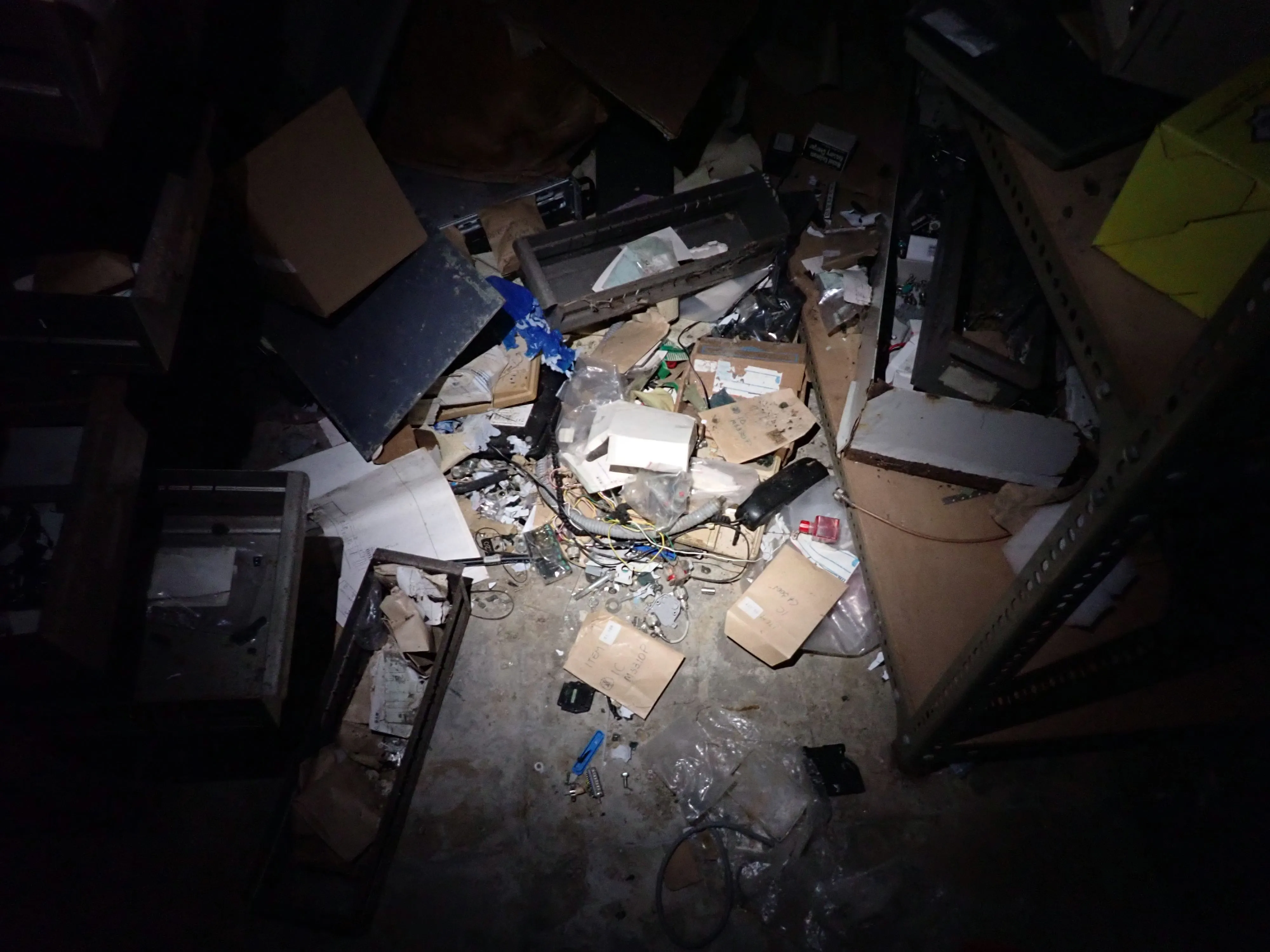 2025-12-10_19.49.28_629.JPG (4000x3000)